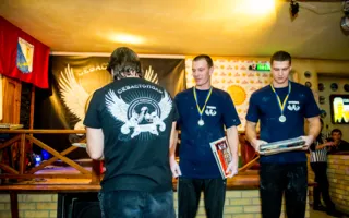 В соревновании рукоборцев победил севастопольский «Титан»