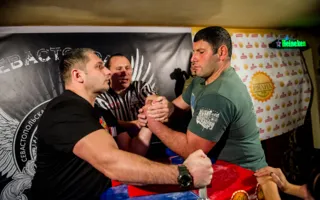 В соревновании рукоборцев победил севастопольский «Титан»