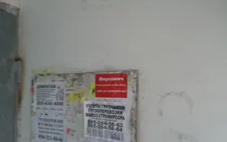По Севастополю стали появляться наклейки «Янукович! Севастополь — не Донбасс! Нас не поломаешь!»