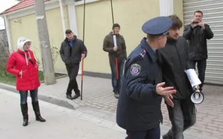 Милиция задержала Неганова на пикете у дома, где якобы проживает Яцуба