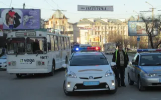 Гружёная фура едва не снесла остановку «Улица Дмитрия Ульянова»