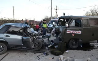 Лобовое столкновение ВАЗа и УАЗа. Водитель ВАЗа погиб