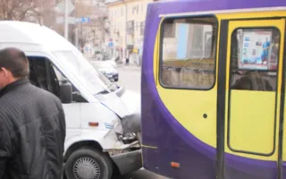 ДТП на перекрёстке в час пик парализовало движение троллейбусов