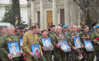 25-ю годовщину вывода Советских войск из Афганистана в Севастополе отметили шествием