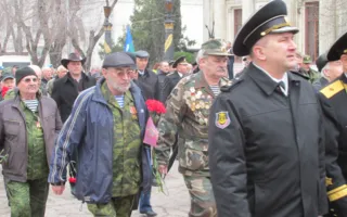 25-ю годовщину вывода Советских войск из Афганистана в Севастополе отметили шествием