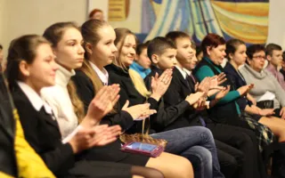 Городской конкурс чтецов среди школьников посвятили Дню родного языка
