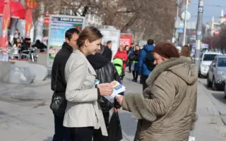 Юристы подарили горожанам возможность получить бесплатную консультацию вместе с... конфетами
