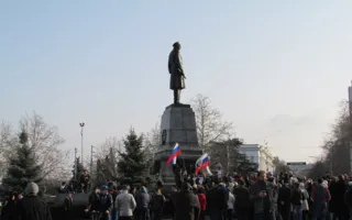 Севастопольцы после митинга пошли просить помощи у Черноморского флота