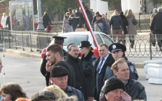 Севастопольцы после митинга пошли просить помощи у Черноморского флота