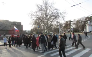 Севастопольцы после митинга пошли просить помощи у Черноморского флота