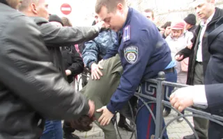 Активист «Евромайдана» Неганов был избит разъярёнными митингующими на площади Нахимова