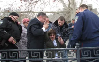 Активист «Евромайдана» Неганов был избит разъярёнными митингующими на площади Нахимова