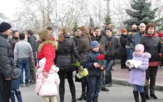 Сотни севастопольцев со слезами на глазах встречали вернувшихся из Киева сотрудников ППС