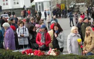 Сотни севастопольцев со слезами на глазах встречали вернувшихся из Киева сотрудников ППС