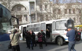 Сотни севастопольцев со слезами на глазах встречали вернувшихся из Киева сотрудников ППС