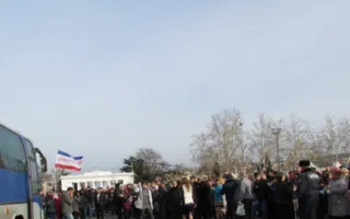 Сотни севастопольцев со слезами на глазах встречали вернувшихся из Киева сотрудников ППС