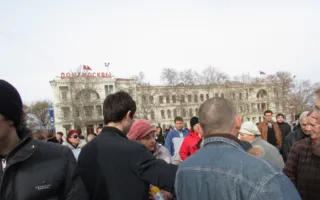 Более тысячи севастопольцев попросили Черноморский флот выставить блокпосты морского десанта на въезде в город