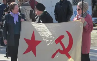 Штаб ВМСУ блокируют севастопольцы и неизвестные военные 