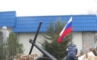 Возле штаба ВМСУ водрузили флаг России