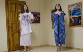 Художница Марина Князева представила уникальные картины и авторские туники