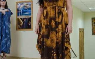 Художница Марина Князева представила уникальные картины и авторские туники