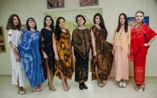 Художница Марина Князева представила уникальные картины и авторские туники