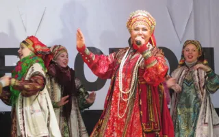 На митинге-концерте в Севастополе плакатом призвали дать Путину премию мира