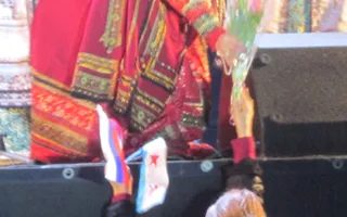 На митинге-концерте в Севастополе плакатом призвали дать Путину премию мира