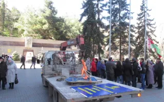 В Севастополе со зданий СГГА и горсовета сняли украинскую символику