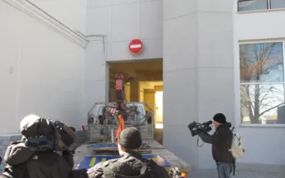 В Севастополе со зданий СГГА и горсовета сняли украинскую символику
