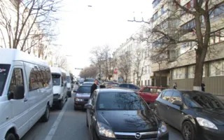 В Севастополе со здания Законодательного собрания сняли герб Украины