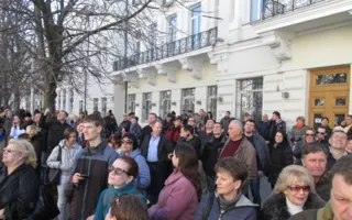 В Севастополе со здания Законодательного собрания сняли герб Украины