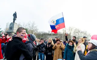 Город, достойный поклонения, отпраздновал возвращение домой — в Россию