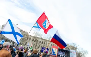 Город, достойный поклонения, отпраздновал возвращение домой — в Россию