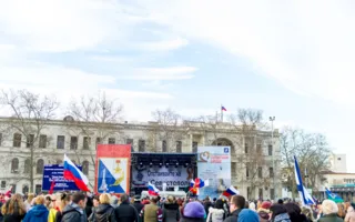 Город, достойный поклонения, отпраздновал возвращение домой — в Россию