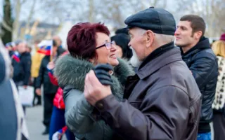 Город, достойный поклонения, отпраздновал возвращение домой — в Россию