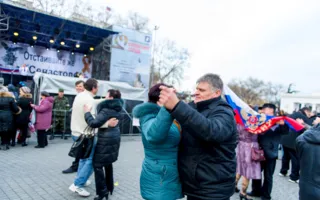Город, достойный поклонения, отпраздновал возвращение домой — в Россию
