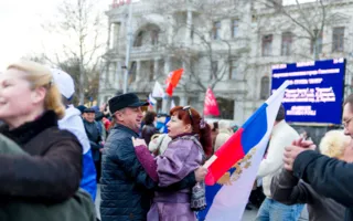 Город, достойный поклонения, отпраздновал возвращение домой — в Россию