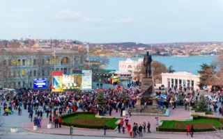 Город, достойный поклонения, отпраздновал возвращение домой — в Россию