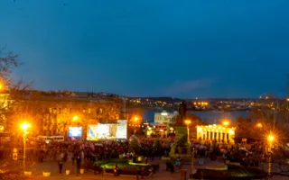 Город, достойный поклонения, отпраздновал возвращение домой — в Россию