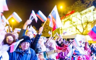 Город, достойный поклонения, отпраздновал возвращение домой — в Россию