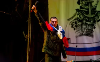 Город, достойный поклонения, отпраздновал возвращение домой — в Россию