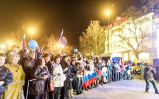 Город, достойный поклонения, отпраздновал возвращение домой — в Россию