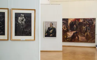 «...Помните! Через века, через года…» В Севастополе открылась выставка ко Дню Победы