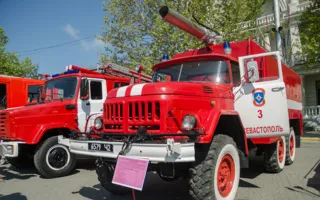На площади Нахимова продемонстрировали пожарную технику 