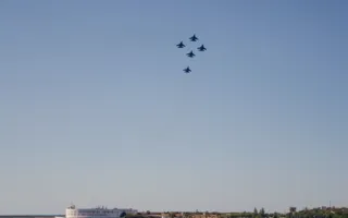 Репетиция воздушного парада в небе над Севастополем