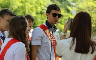 Выпускники школ отметили последний звонок. Фоторепортаж