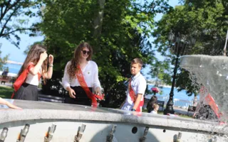 Выпускники школ отметили последний звонок. Фоторепортаж