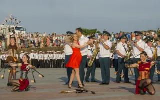 Фестиваль военных оркестров завершился гранд-дефиле