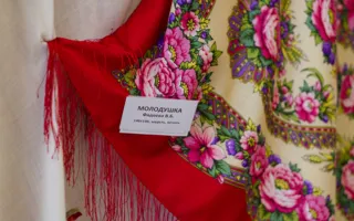 В Севастополе любуются выставкой павлопосадских шалей